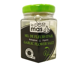 sel de fleurs d'ail biologique du Québec- épices - Le Petit Mas 80 g - Fleurs d'ail du Québec déshydratées (épices du Québec), à utiliser  dans un moulin comme le sel et le poivre directement à table pour compléter l'assaisonnement de vos repas.   Ajoutez les fleurs d'ail du Québec déshydratées à vos salades, vos soupes, et bien plus!